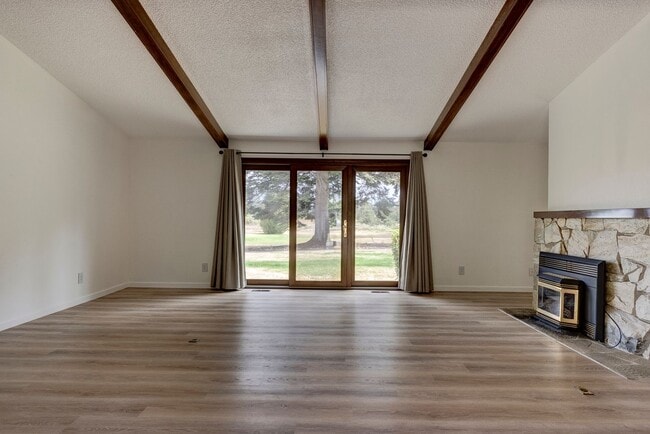 Building Photo - 3 Bed 2 Bath Home in Swantown Neighborhood