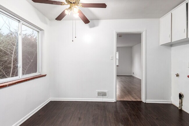 Building Photo - 981 Lansing St