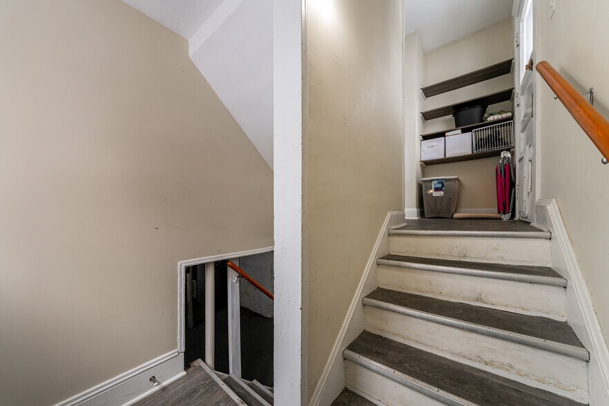 Building Photo - 2167 Carabel Ave