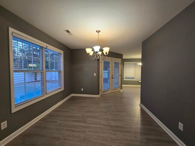 Building Photo - 280 Trillium Ln