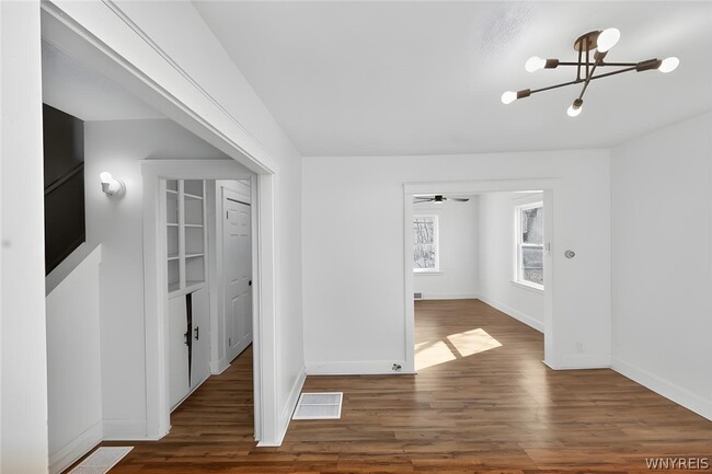 Building Photo - 609 24th St