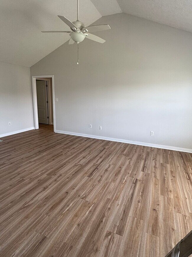 Building Photo - Single Family Home