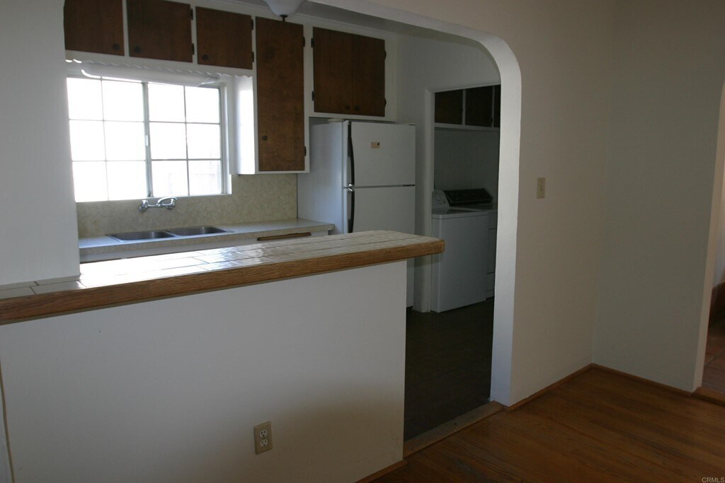 Kitchen - 5901 Vale Way