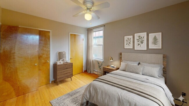 Building Photo - 2410 W Farragut Ave