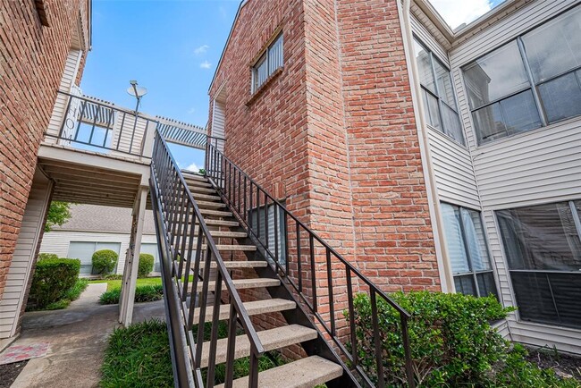 Building Photo - 10176 Oakberry St
