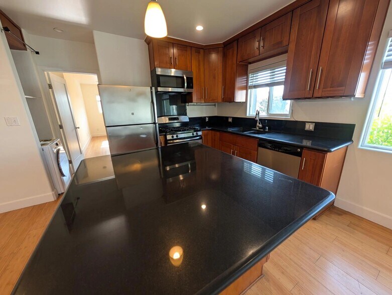 Building Photo - 1010 Wilton Pl