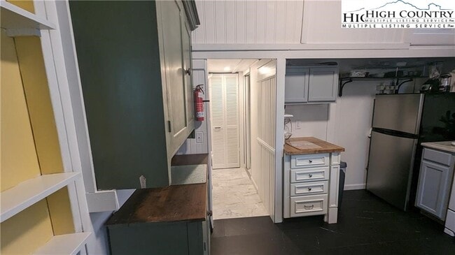 Building Photo - 494 Cranberry St