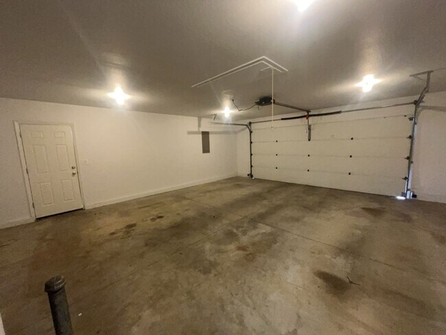 Building Photo - 7168 Lawnridge St NE