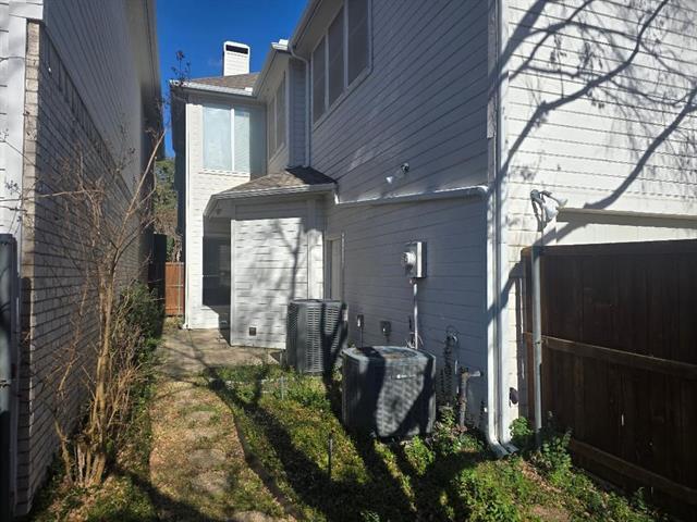 Building Photo - 5940 Rosebud Dr