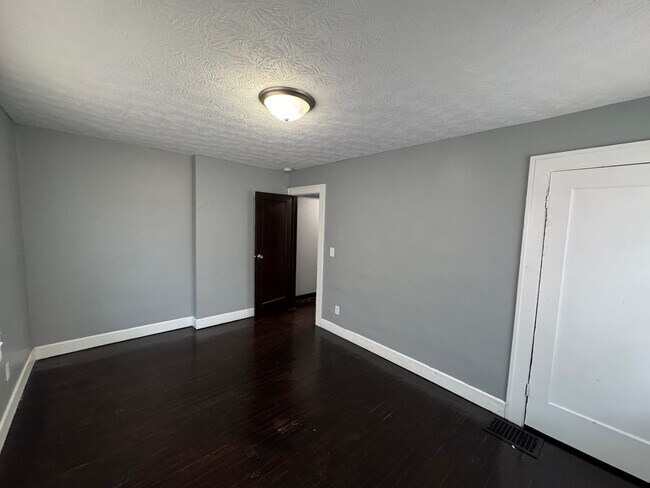 Building Photo - 712 Dequincy St
