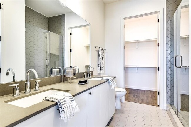 Building Photo - 800 Embassy Dr