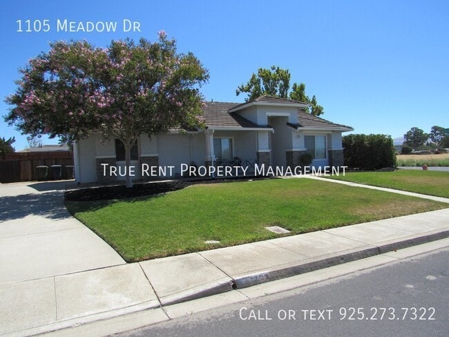 Building Photo - Beautiful 3 Bed, 2 Bath Home in Great Live...