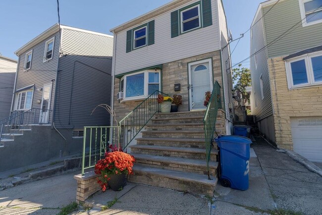 Building Photo - 3508 Givernaud Terrace