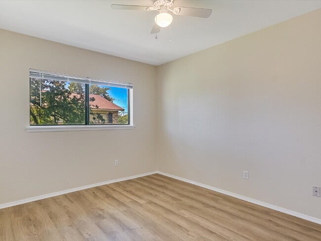 Building Photo - 2403 Bosque Dr