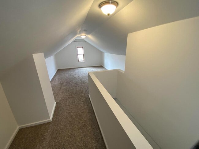 Building Photo - 404 S Wayland Ave