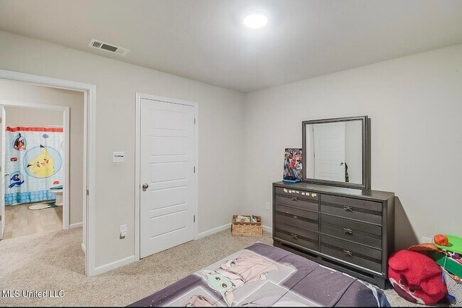 Building Photo - 2520 Esplanade St