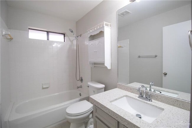 Building Photo - 16 E Martin Ave