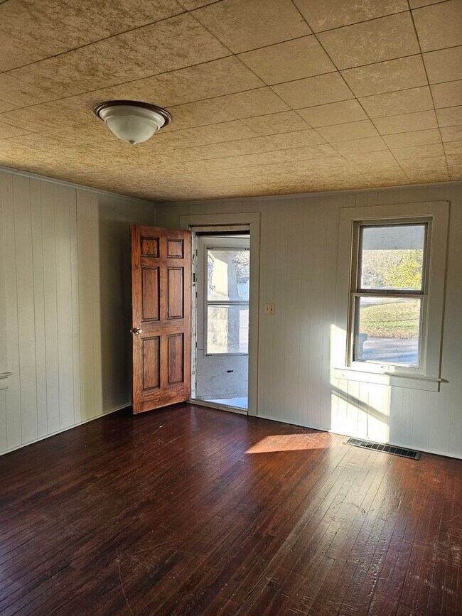 Building Photo - 3 Bed 1 bath house