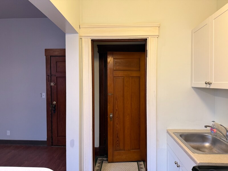 Building Photo - 329 Taylor Ave