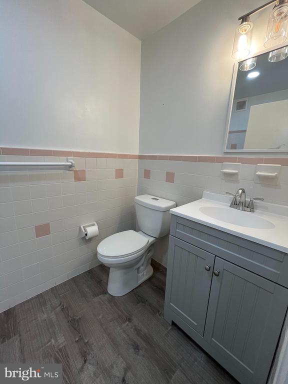 Building Photo - 1113 E Hunting Park Ave