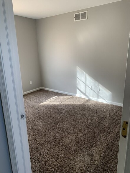 Building Photo - 203 Academy Ln