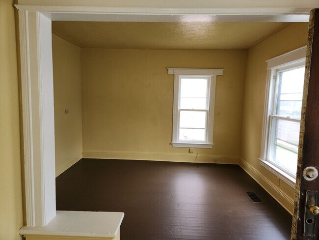 Building Photo - 11 Renwood St