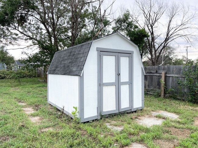 Building Photo - Affordable Two Bedroom