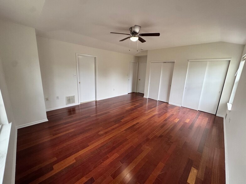 Building Photo - 305 Cobblestone Ct