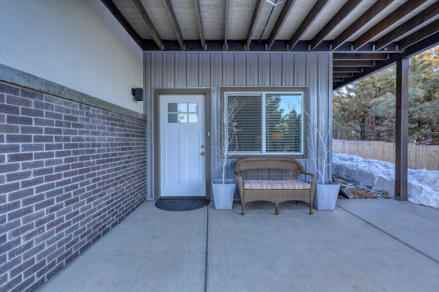 Building Photo - 1036 Hills Cir