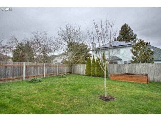 Building Photo - 3 Bedroom Home with Vaulted Living Room Near The Streets of Tanasbourne with Garage & Yard
