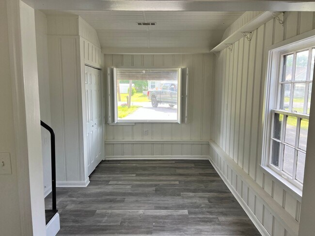 Building Photo - COMING SOON! 2/ 1 Home for Rent!