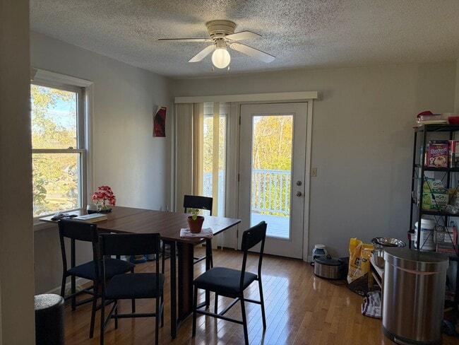 Building Photo - 3 Bed/3.5 Bath House with huge basement!