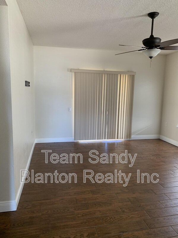 Building Photo - 8949 Camelot Pl