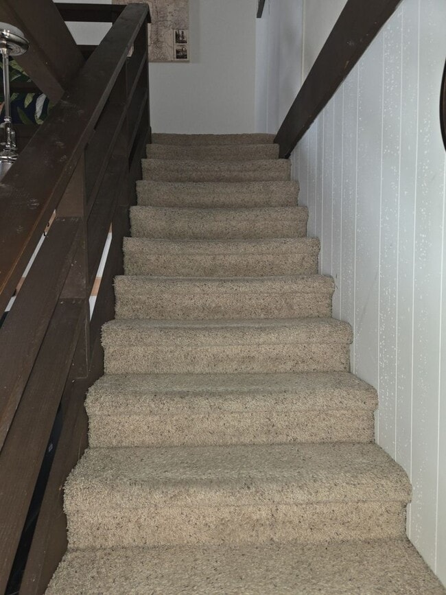 Building Photo - Quiet furnished cabin for ski lease