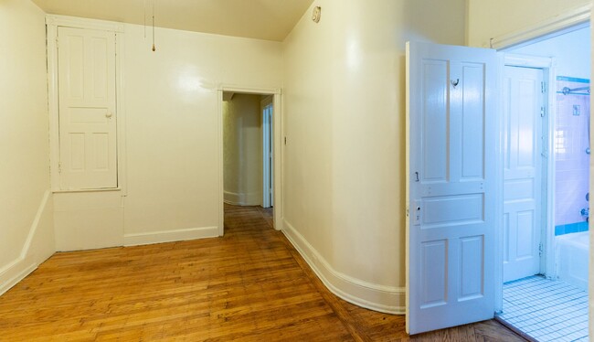 Building Photo - Germantown gem 2 beds