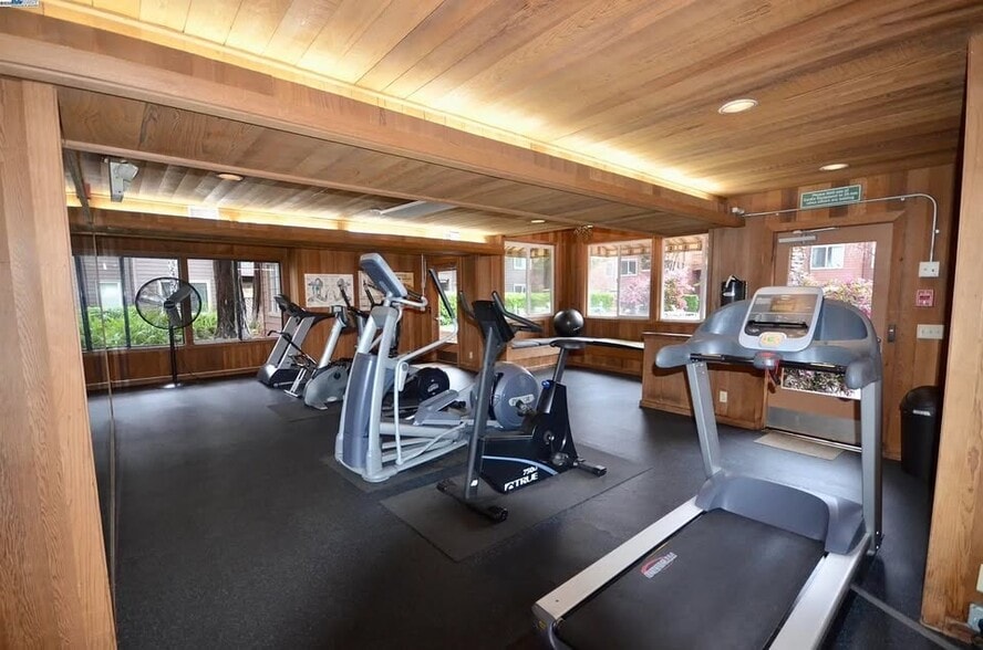 Building Photo - 820 Catkin Ct