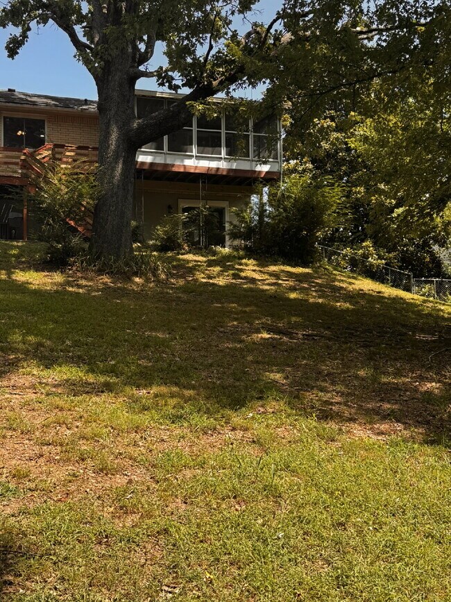 Building Photo - 14919 Dutchmans Dr