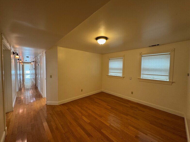 Building Photo - 2112 Santa Clara Ave