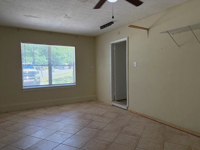 Building Photo - 1819 Salmon Dr