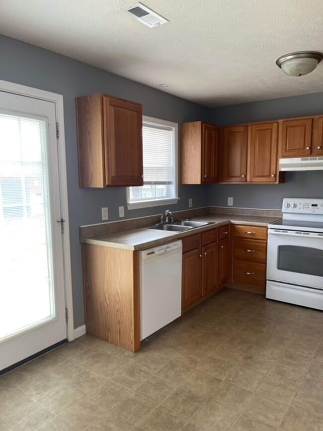 Building Photo - Beautiful 3 Bed, 2 Bath Home, Convenient Location, Close to Fort Knox