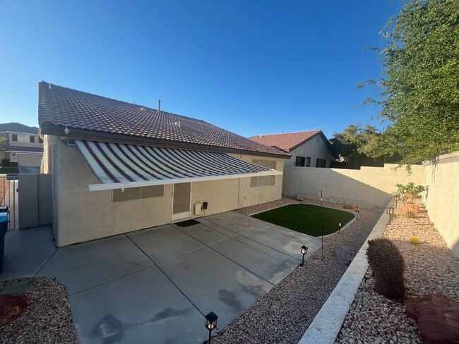 Building Photo - single story, 3 bed, 2 bath, 2 car garage in gated community in Summerlin