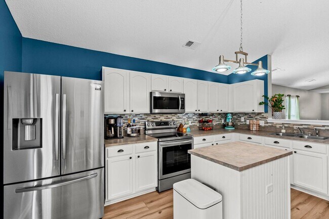 Building Photo - Charming Ranch in Weatherstone