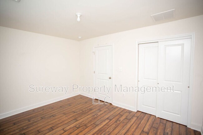 Building Photo - 1 Tweentown Cl