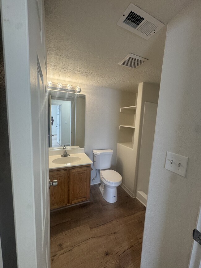 Building Photo - 1122 E 300 S