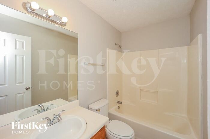 Building Photo - 11685 Heritage Dr