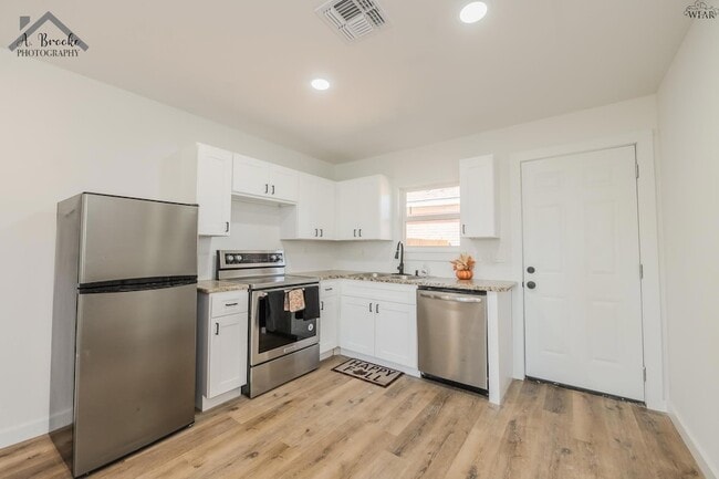 Building Photo - 103 Margaret St