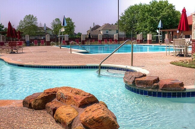 Building Photo - 16431 Red Crest Dr