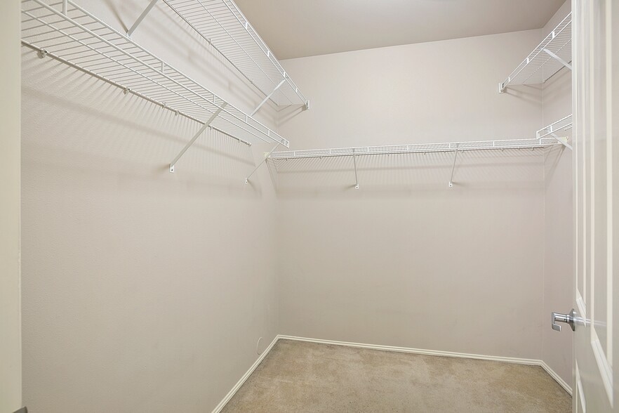 Building Photo - 571 241st Ln SE