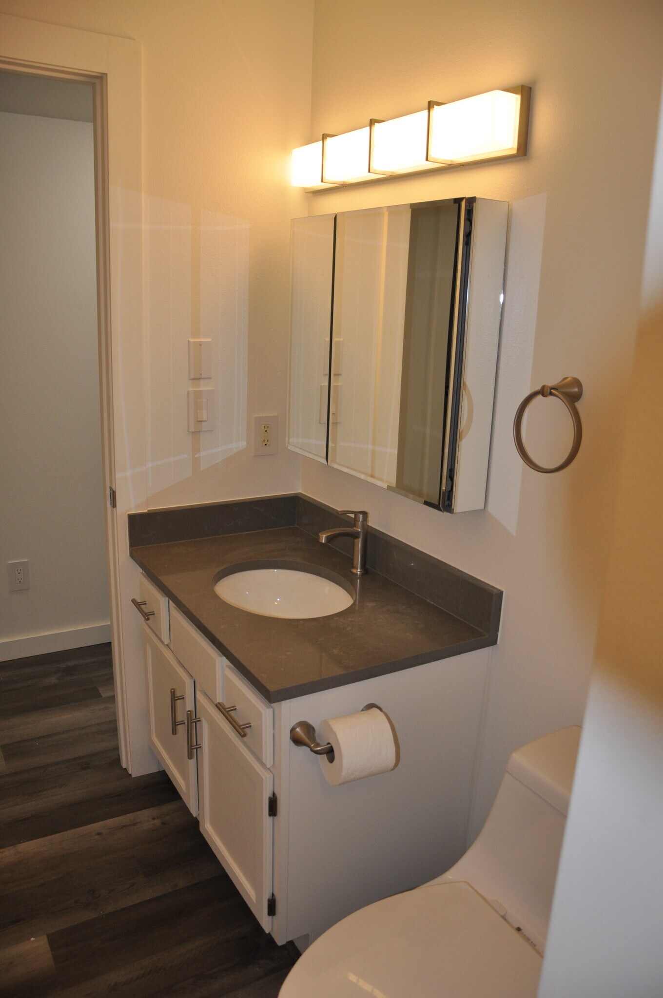 Bath 2 - 3031 Pacific St