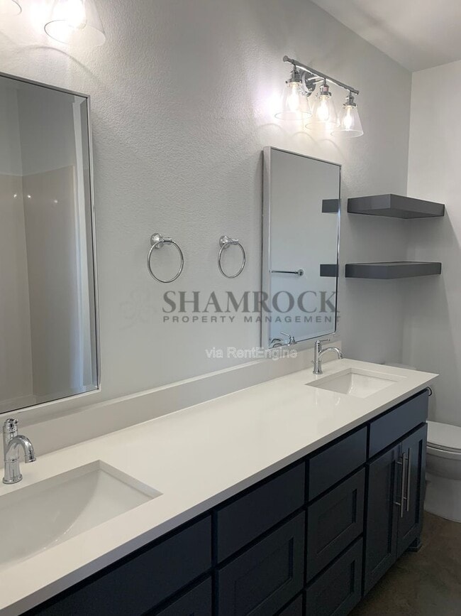 Building Photo - 113 N Van Buren Ave